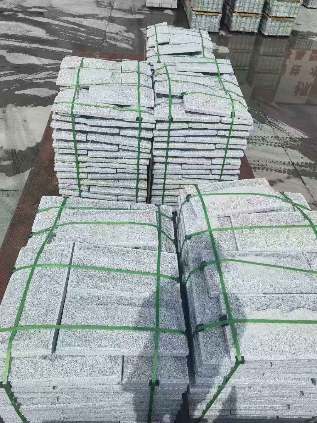 广安 芝麻白蘑菇石装车出货