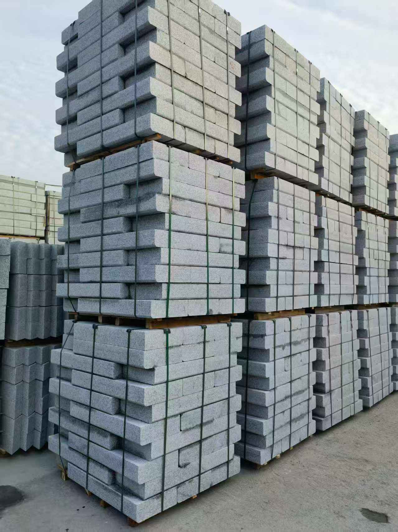 广安 路沿石（路侧石），颜色一致，尺寸标准